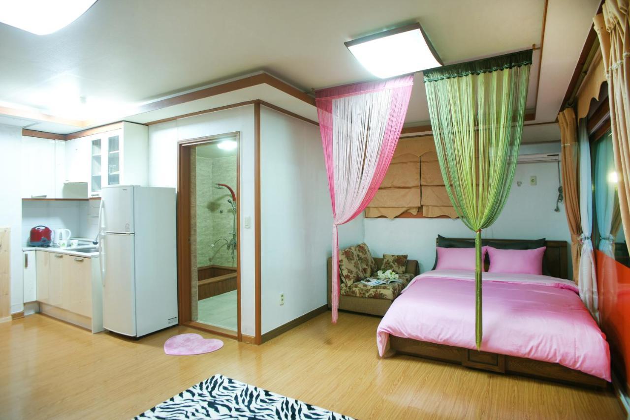 Sanbangsan Hot Spring Pension Seogwipo Exterior photo